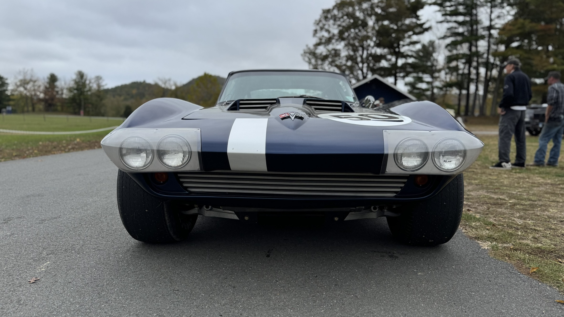 Engine bay single-turbo