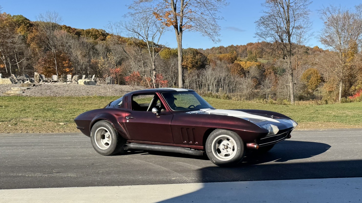 Engine bay single-turbo